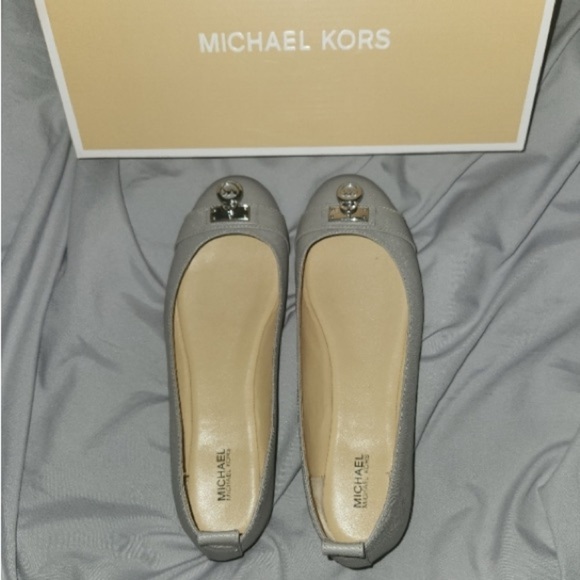 MICHAEL KORS Pearl Grey Hamilton Ballet Flats, EUC - Picture 1 of 4